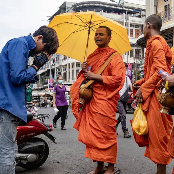 Praying to the Buddhist monks